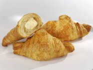 Croissant ripieni di crema alla vaniglia — Foto stock