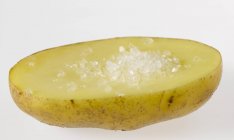 Half of potato with sea salt — Stock Photo