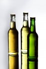 Tres botellas de cerveza - foto de stock