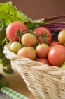 Свежие помидоры и свекла — стоковое фото