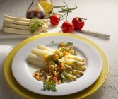 Asparagus with vegetable vinaigrette — Stock Photo