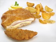 Chicken Cordon Bleu with potato wedges — Stock Photo