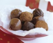 Home-made chocolate truffles — Stock Photo