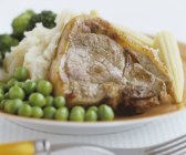 Côtelette de porc rôtie aux légumes — Photo de stock