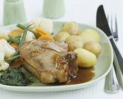 Pork chop with gravy and vegetables — Stock Photo