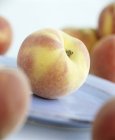 Frische reife Pfirsiche — Stockfoto