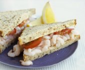Shrimps and tomato sandwich — Stock Photo