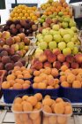 Fruit stall at farmer market — Stock Photo