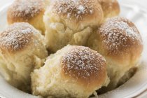 Closeup view of sweet yeast Buchteln dumplings with icing sugar — Stock Photo