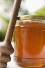 Pot à miel avec trempette — Photo de stock