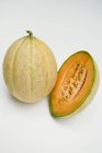 Cantaloupe Melone im Schnitt — Stockfoto