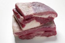 Trozos de carne fresca - foto de stock