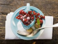 Ribes rosso maturo con zucchero — Foto stock