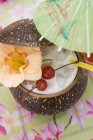 Pina colada mit Blume — Stockfoto