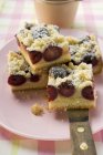 Torta sbriciolata di ciliegie — Foto stock