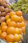 Frutas frescas maduras - foto de stock