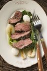 Steak de bœuf tranché — Photo de stock