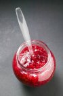 Mermelada de frambuesa en frasco - foto de stock