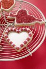 Heart-shaped red and white biscuits — Stock Photo