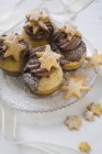 Muffin natalizi con zucchero a velo — Foto stock