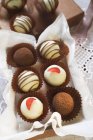 Pregiati cioccolatini dolci in scatola — Foto stock