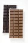 Chocolate escuro e chocolate com leite — Fotografia de Stock
