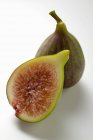 Whole and halved figs — Stock Photo