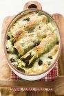 Cannelloni pasta with spinach and cheese — Stock Photo