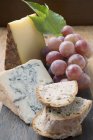 Appenzeller and blue cheese with grapes — Stock Photo