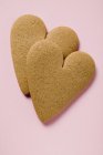 Two gingerbread hearts — Stock Photo