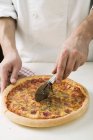 Schinken-Pizza im amerikanischen Stil — Stockfoto