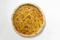 Pizza Margherita gebacken — Stockfoto
