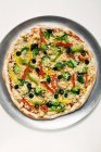 Unbaked Vegetable pizza — Stock Photo