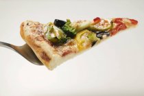 Gemüsepizza nach amerikanischem Vorbild — Stockfoto