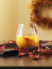 Closeup view of peach drink with nutmeg — Stock Photo