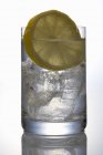 Glass of water with lemon slice — Stock Photo