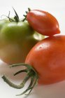 Drei verschiedene Tomaten — Stockfoto