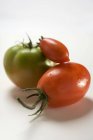 Drei verschiedene Tomaten — Stockfoto