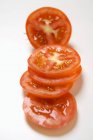Червоний помідор, нарізаний — стокове фото