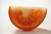 Cuña de tomate rojo - foto de stock
