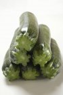 Zucchine verdi in pila — Foto stock