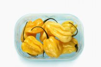 Habanero chillies in plastic tray — Stock Photo