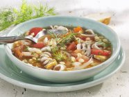 Суп из морепродуктов с фенхелем — стоковое фото