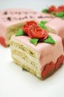 Рожевий торт у формі серця — стокове фото