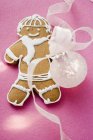 Gingerbread man and bauble — Stock Photo