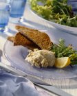 Makrelenpaste mit Brot — Stockfoto