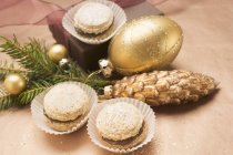 Biscotti di Natale ripieni di cioccolato — Foto stock
