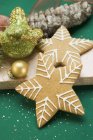 Christmassy gingerbread stars — Stock Photo