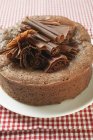 Шоколадный торт с вентиляторами — стоковое фото