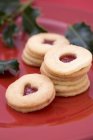 Biscotti ripieni di marmellata — Foto stock